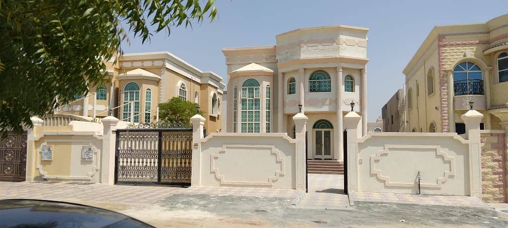 For rent a villa of ​​5000 feet Al-Rawda 1 area