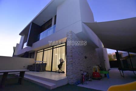 3 Bedroom Townhouse for Sale in DAMAC Hills, Dubai - Landscaped Gandens | Vacant on Transfer