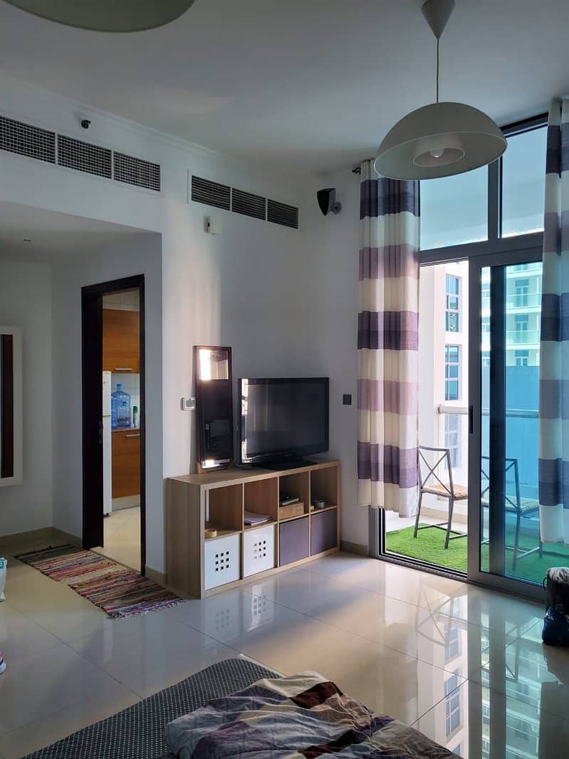 fully furnished studio for sale in Dubai Marina 550k vacant on transfer Hurry up