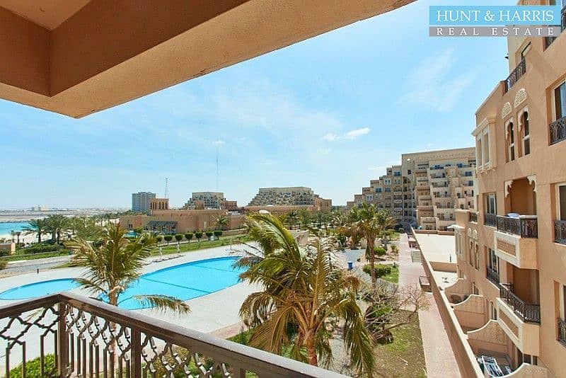 11 Stunning Pool View Studio - Beach Access - Amazing Location