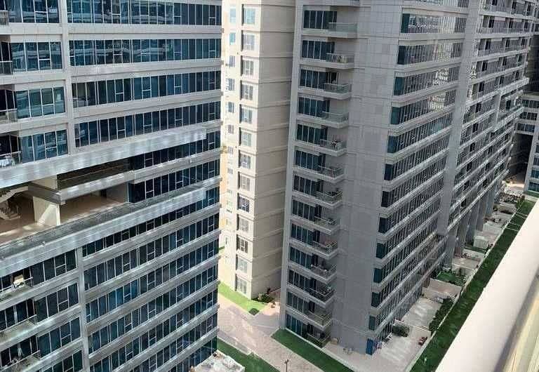 شقة في برج سكاي كورتس F،أبراج سكاي كورتس،مجمع دبي ريزيدنس 1 غرفة 325000 درهم - 5212125