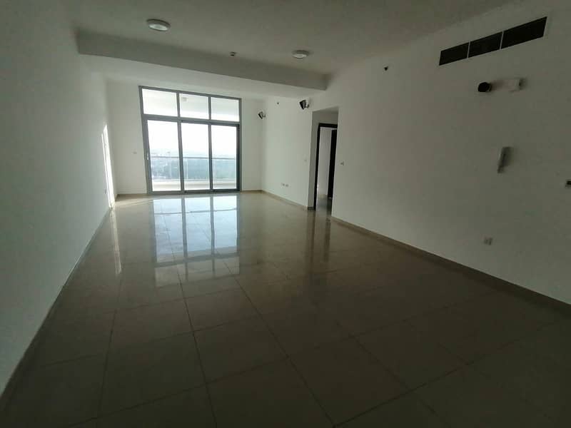 Dubai marina , 2 b/r with chiller free , 4 cheques , balcony , sheikh zayed road view