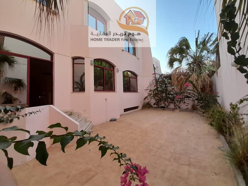 Luxurious 6BHK  Villa With Garden Near Corniche.
