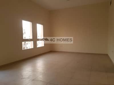 1 Bedroom Apartment for Sale in Remraam, Dubai - Multiple Investor Deal Open and Closed Kitchen