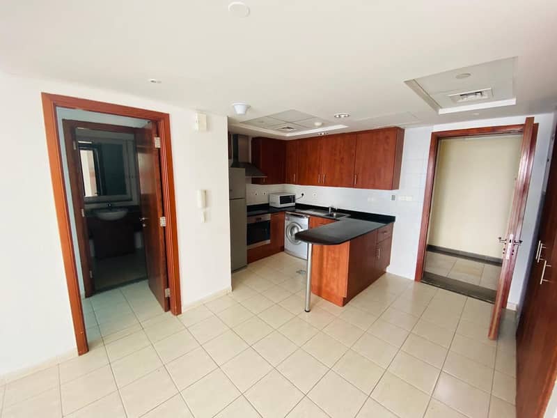 AMAZING VIEW  1 BED WITH LAKE VIEW IN LAKE TERRACE JLT