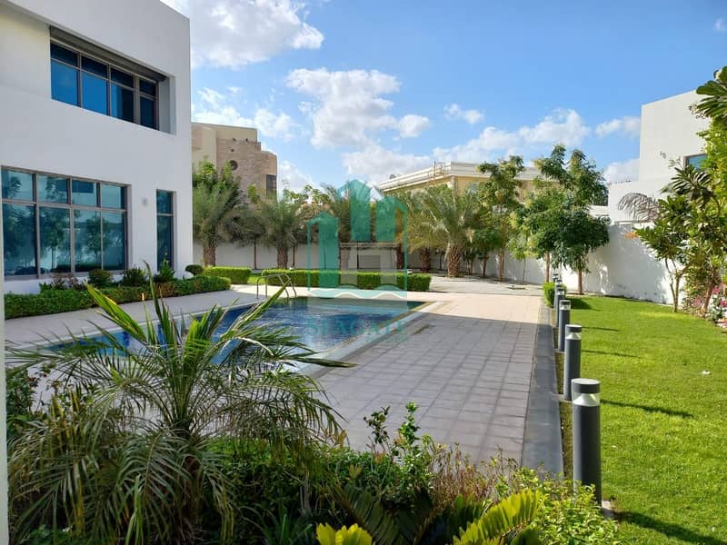 Luxury  Modern  5 Bedroom Independent Villa With Private Pool