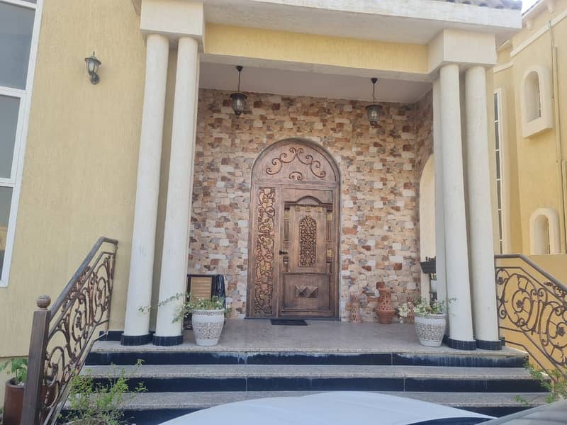 Wonderful villa in Al Rawda 3
 The corner of two streets on a land area of