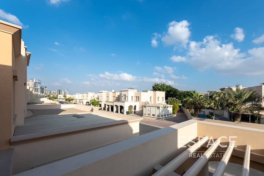 10 Exclusive 3BR | Opposite the Pool and Park with Skyline View