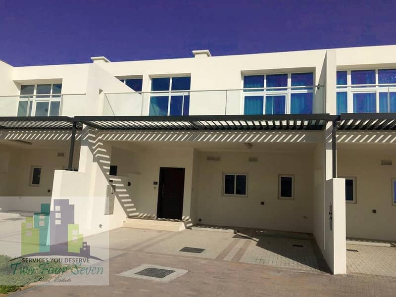 CLOSE TO PARK F/FURNISHED MIDDLE UNIT 3BED+M FULLY FURNISHED