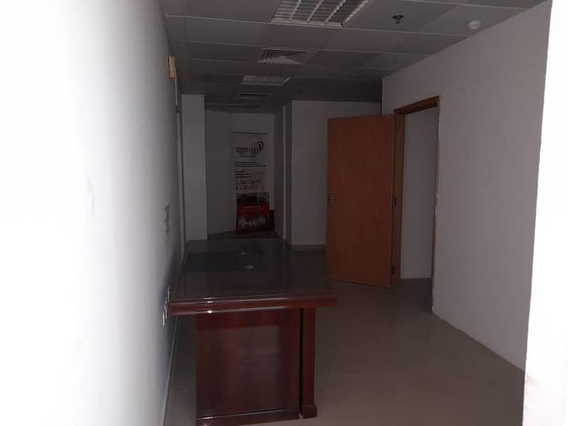 مكتب مساحة كبيرة للبيع او الايجار في ابراج الهورايزون