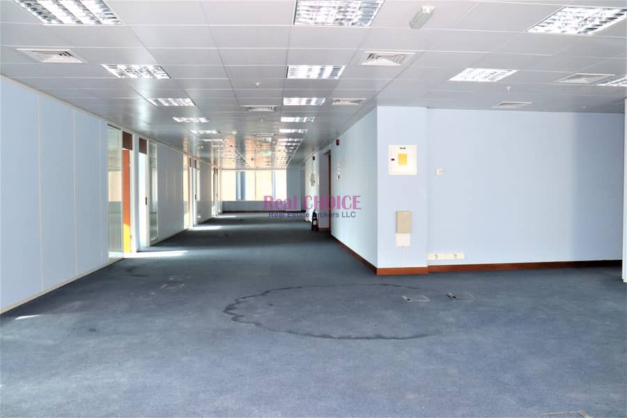 Huge Fitted Office With Partitions | Near Metro on SZR