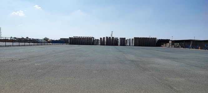 ارض صناعية  للايجار في منطقة الإمارات الصناعية الحديثة، أم القيوين - أرض مفتوحة بمساحة 55000 قدم مربع مع مراوح وأرضية خرسانية في منطقة الإمارات الصناعية الحديثة بأم القيوين