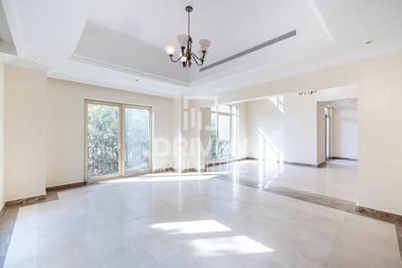 4 Bedroom Villa for Sale in Jumeirah Islands, Dubai - Well-managed Villa and Big Plot | Vacant