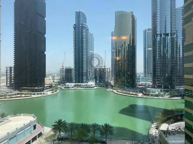 Lake View with Balcony Elegant and Upgraded Lake View with Balcony Elegant and Upgraded
