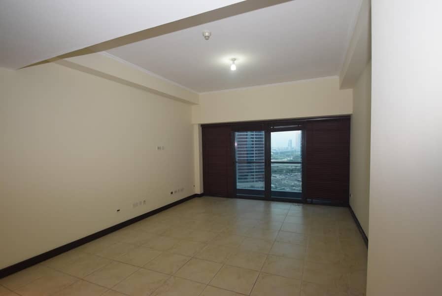 12 cheques | Lake View | Spacious Balcony | Parking