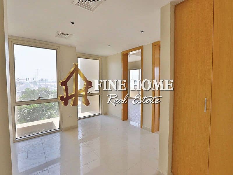 Corner 4BR TH Additional 2 BR + outside Majles