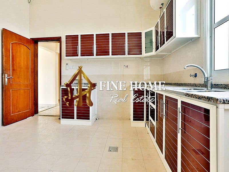 19 Villa 7BR + wide Garden with Private Entrance