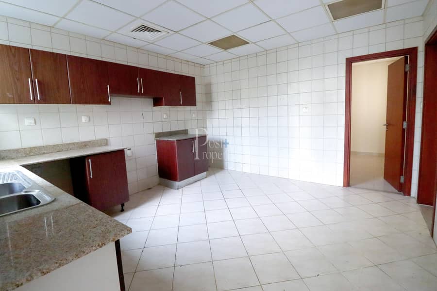 4 5 BED+MAID ROOM TOWNHUSE VACANT NEAR TO SZR