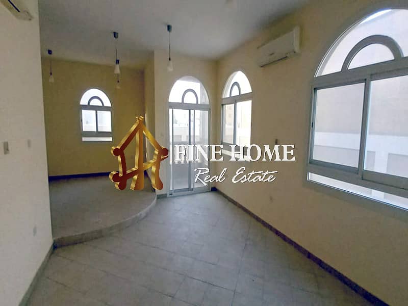 Private Entrance I 5BR Villa  With Big Patio