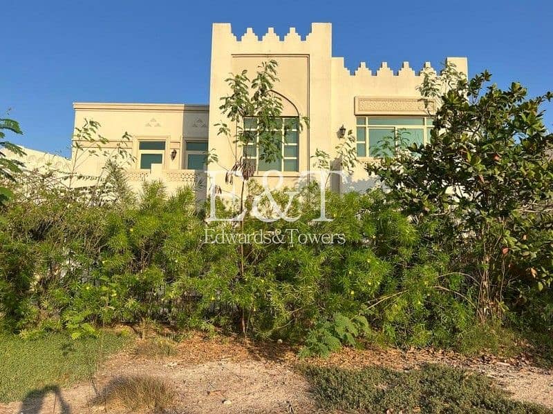 VILLA FOR SALE IN ENTERTAINMENT FOYER