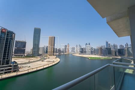 2 Bedroom Flat for Rent in Business Bay, Dubai - High-floor | Corner 2BR | Full Canal View | Vacant