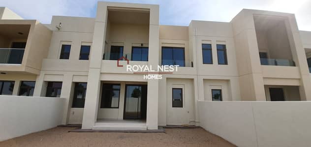 2 Bedroom Townhouse for Sale in Reem, Dubai - single row ready to move next to pool and park