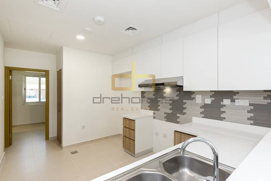 Handover Q1 2022 | Mid Unit | Spacious Layout | Semi Closed Kitchen