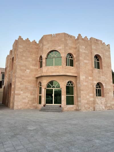 Villa in Al-Wafajah, two floors, high-end finishing and deluxe, ready to mo