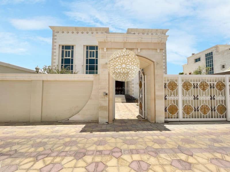 فيلا مكونة من 10 غرف نوم مع مدخل خاص وحمام سباحة للإيجار في مدينة محمد بن زايد