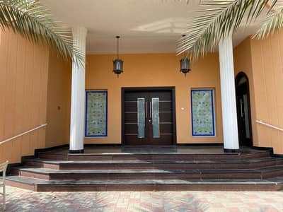 For sale villa in the first Mizhar area Dubai