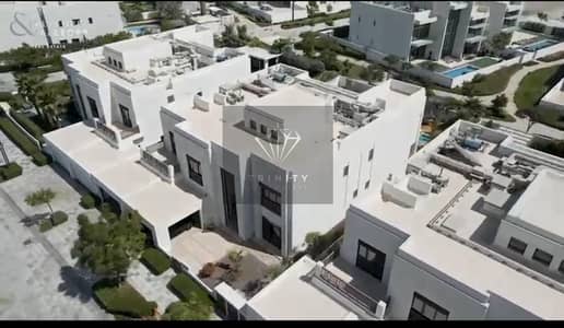 6 Bedrooms Modern Arabic Villa Sale