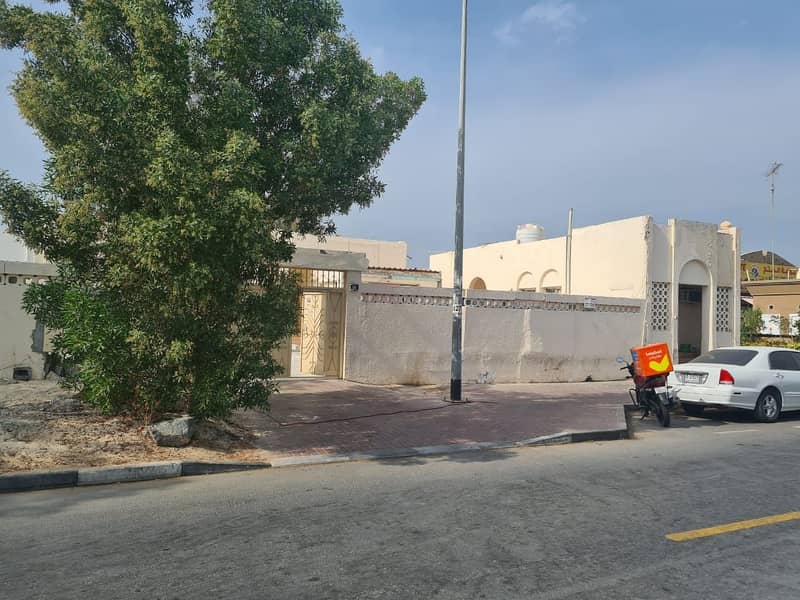 Very Good Price for Jumeirah 1 - Old Villa For Sale Located In Al Wasl