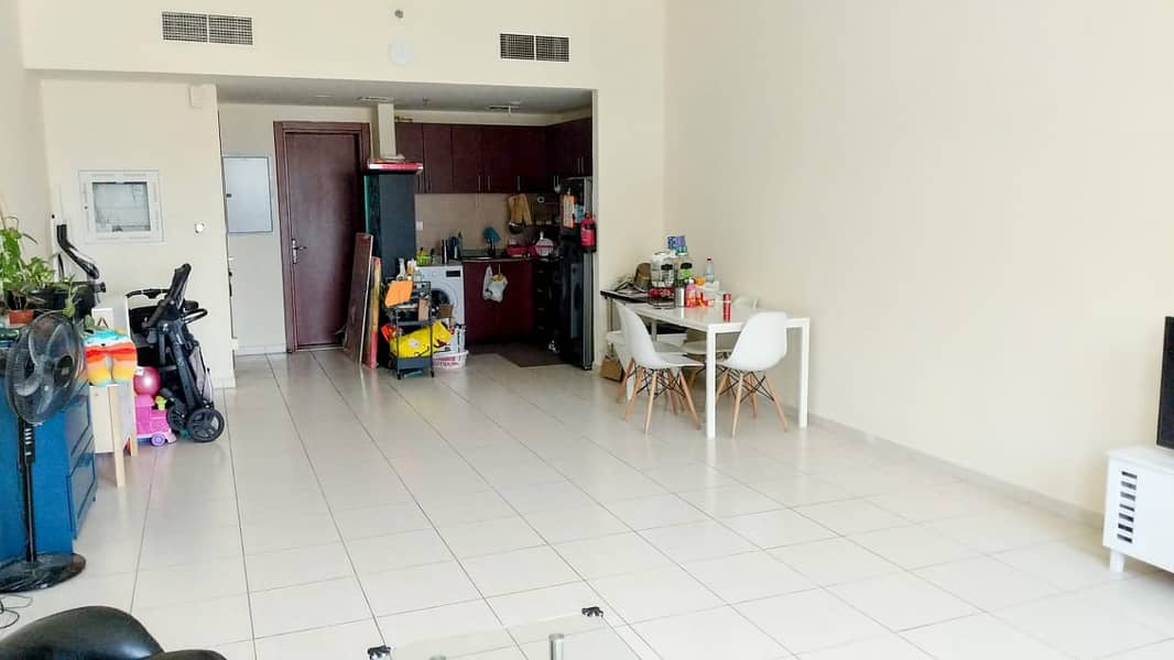 Spacious Unit I Vacant | Unfurnished 1 Bed