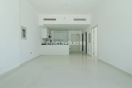 1 Bedroom Apartment for Rent in DAMAC Hills, Dubai - Spacious Living Area | Mesmerizing Views