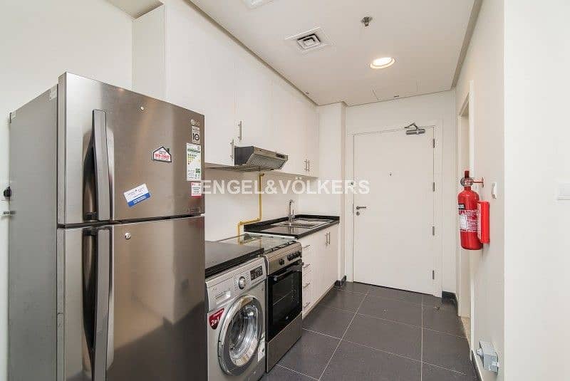 2 Appliances |Spacious Unit |Walk in Wardrobes