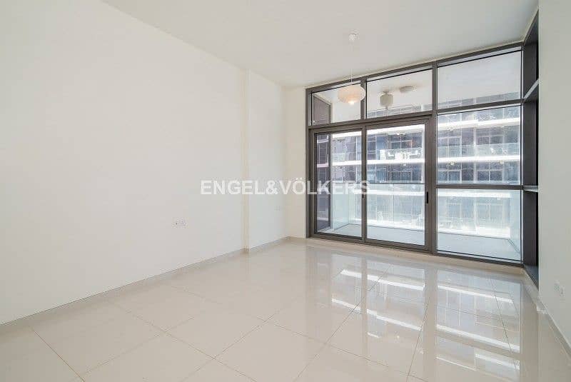 6 Appliances |Spacious Unit |Walk in Wardrobes