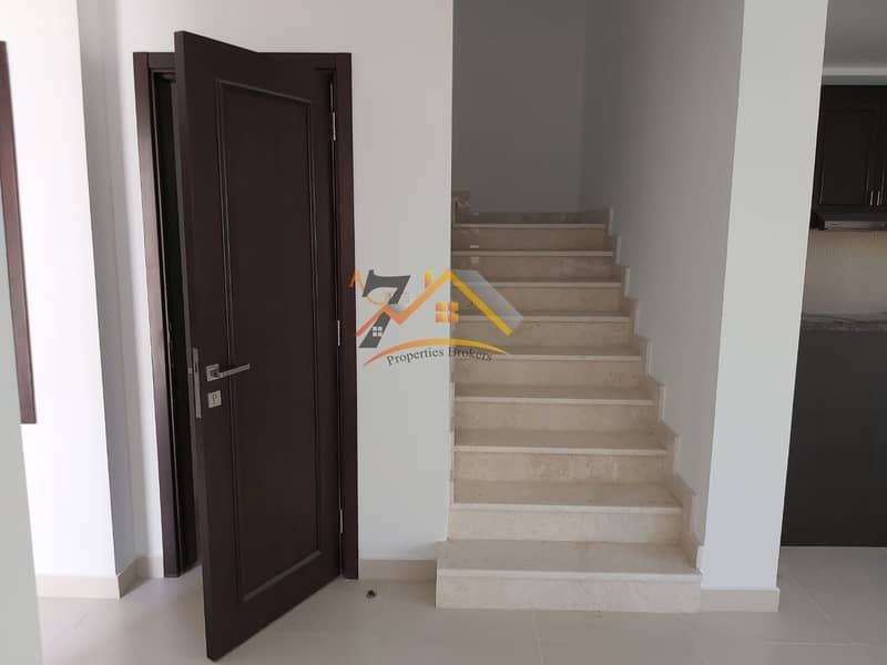 6 Close to Park - End unit 3 bed room townhouse villa for rent in serena  with maid room
