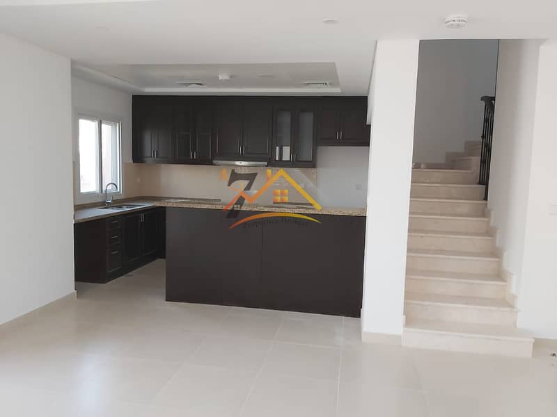 9 Close to Park - End unit 3 bed room townhouse villa for rent in serena  with maid room