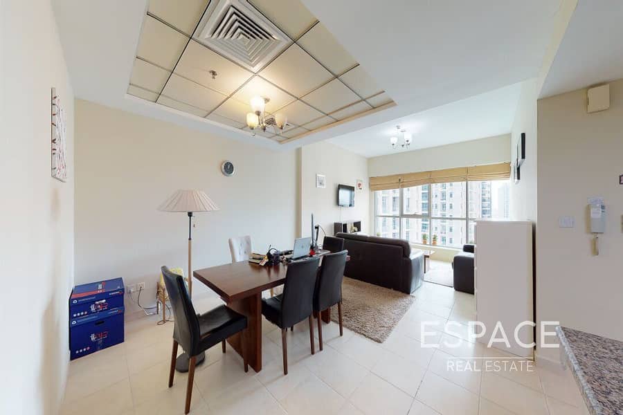 2 Keen To Sell | Sole Agent | Spacious Apartment