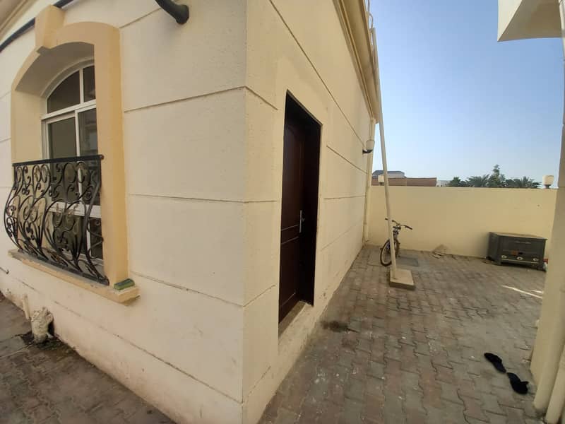 Specious Studio Majlis With Front Yard And Private Entrance Mbz