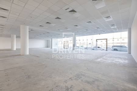 Shop for Rent in Al Garhoud, Dubai - Huge and Bright | More Options Available