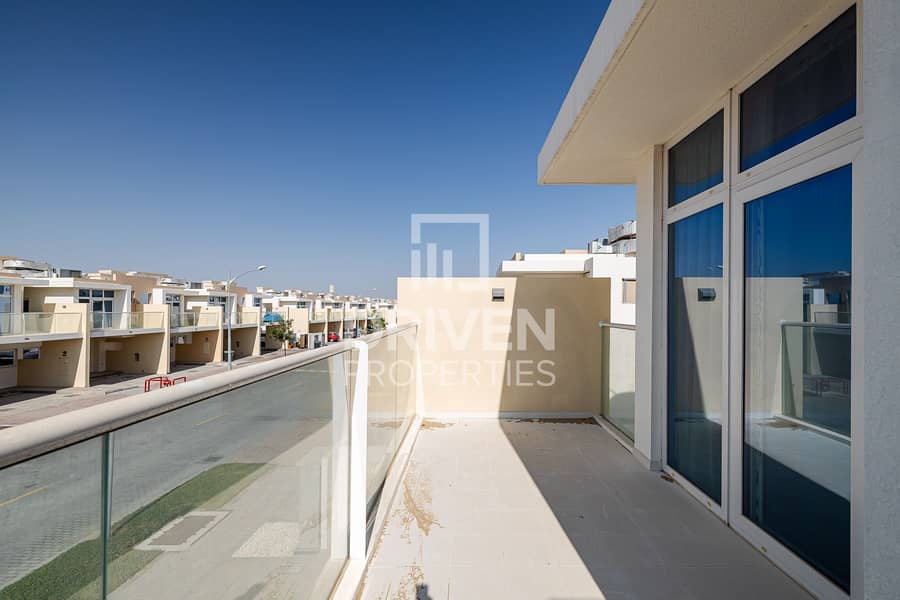 13 Brand New | Furnished Spacious Townhouse
