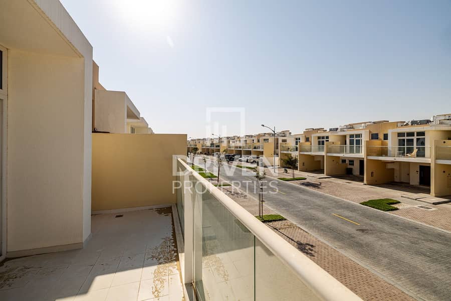 15 Brand New | Furnished Spacious Townhouse