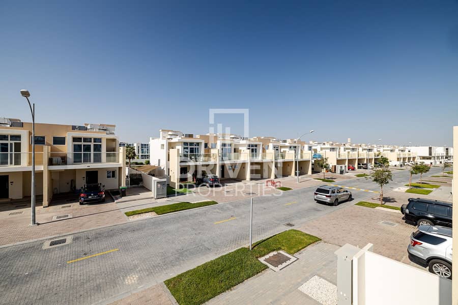 16 Brand New | Furnished Spacious Townhouse