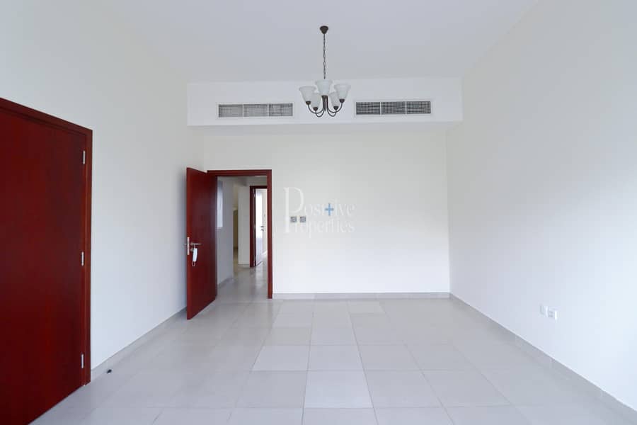 2 5 BED+MAID ROOM TOWNHUSE VACANT NEAR TO SZR