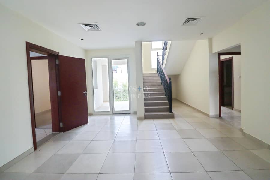 5 5 BED+MAID ROOM TOWNHUSE VACANT NEAR TO SZR