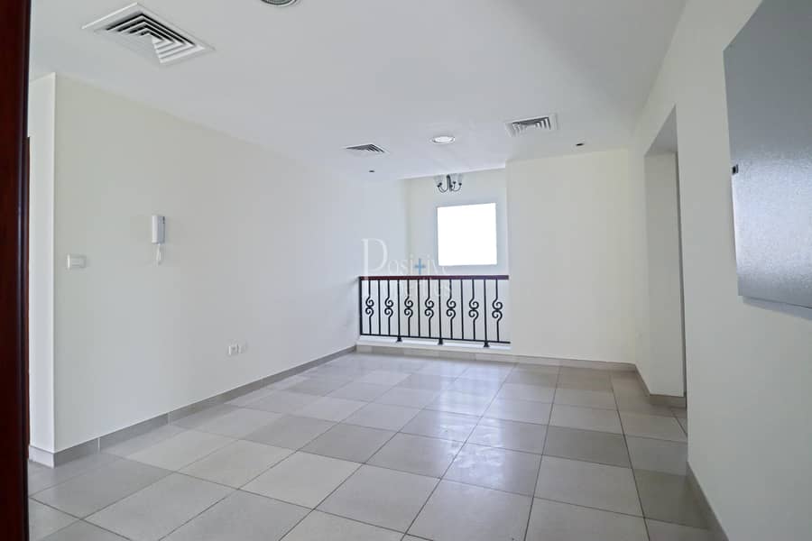 8 5 BED+MAID ROOM TOWNHUSE VACANT NEAR TO SZR