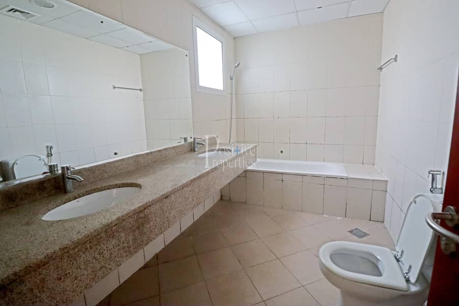 11 5 BED+MAID ROOM TOWNHUSE VACANT NEAR TO SZR