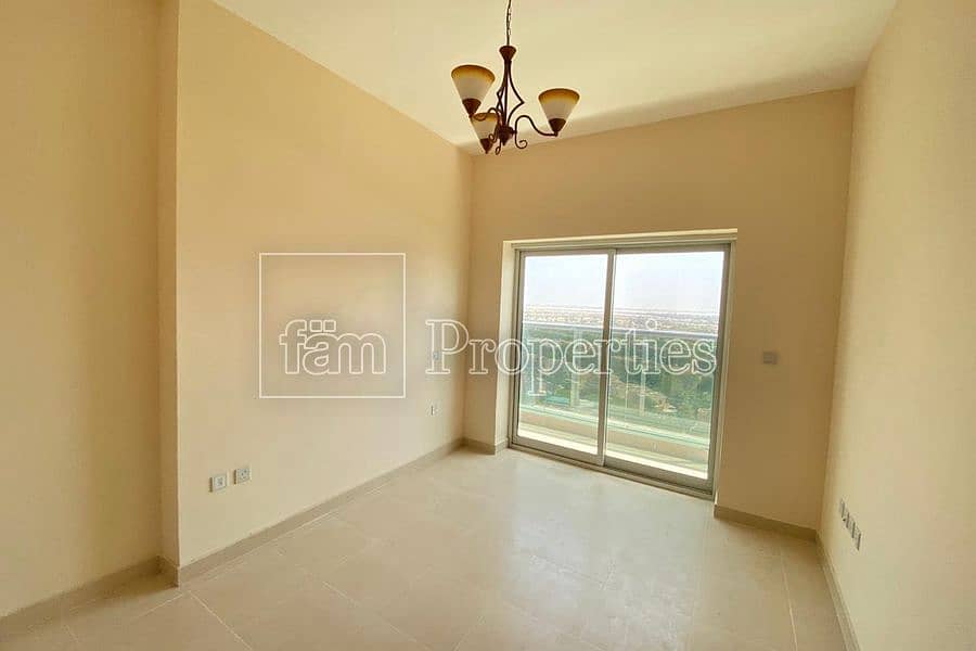10 Bright Apartment | Golf Course View | High Floor