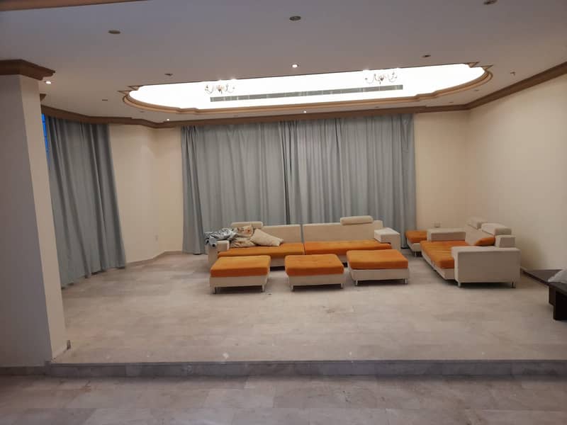 5 BEDROOM + 3 HALL !! VILLA AVAILABLE FOR RENT IN AL BARSHA 3